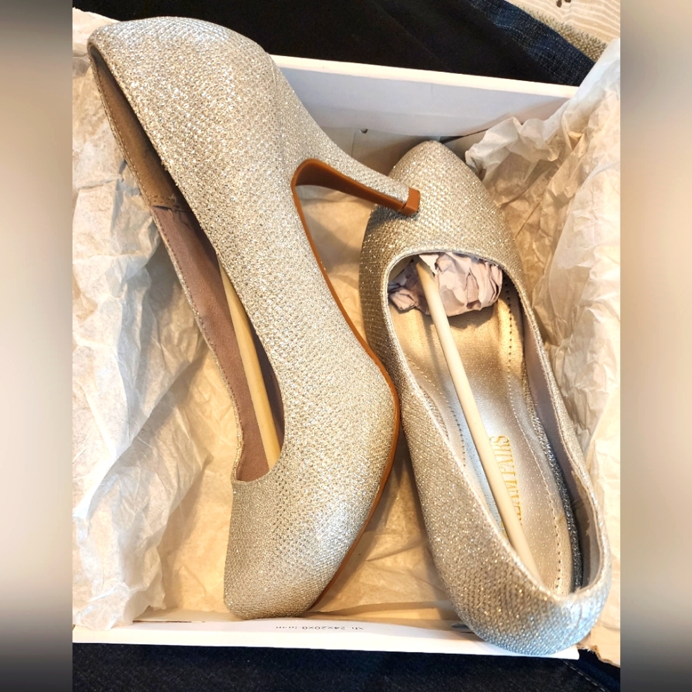 Dream Pairs Heels/Pumps - Silver Sparkle Size 7